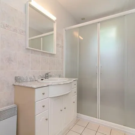 Gite Le 31 Bis, En Centre Ville Avec Jardin. Blaye Exterior photo