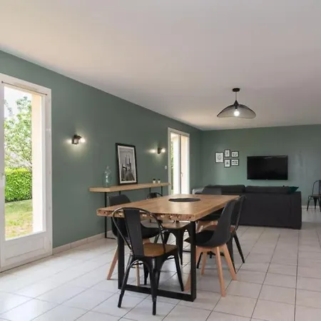 Gite Le 31 Bis, En Centre Ville Avec Jardin. Blaye Exterior photo