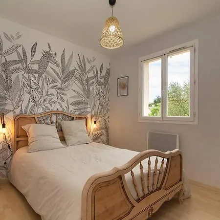 Gite Le 31 Bis, En Centre Ville Avec Jardin. Blaye Exterior photo