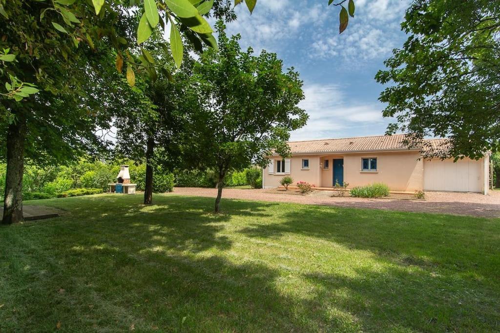 Holiday home Le 31 Bis, En Centre Avec Jardin. Blaye